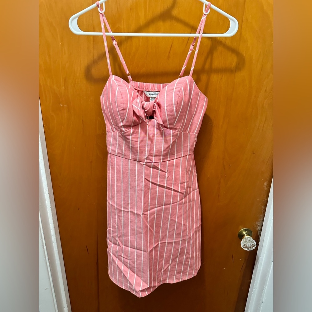 Speechless. Size XS. Coral/Ivory.